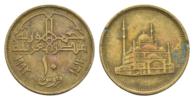Египет 10 пиастров 1992 KM 732 латунь UNC 4673-613